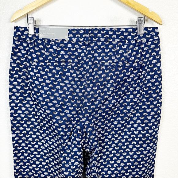 Talbots NWT Women’s Perfect Skimmers Slim Fit Crop Capri Pant in Navy Floral 8 - Picture 6 of 10